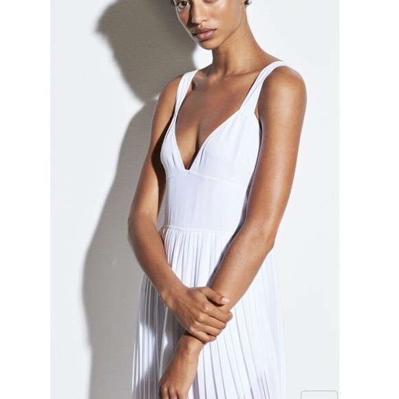 Vince. NEW Pleated Jumpsuit In Optic White V-Neck Sleeveless Size 8  $395.00 - Picture 4 of 16